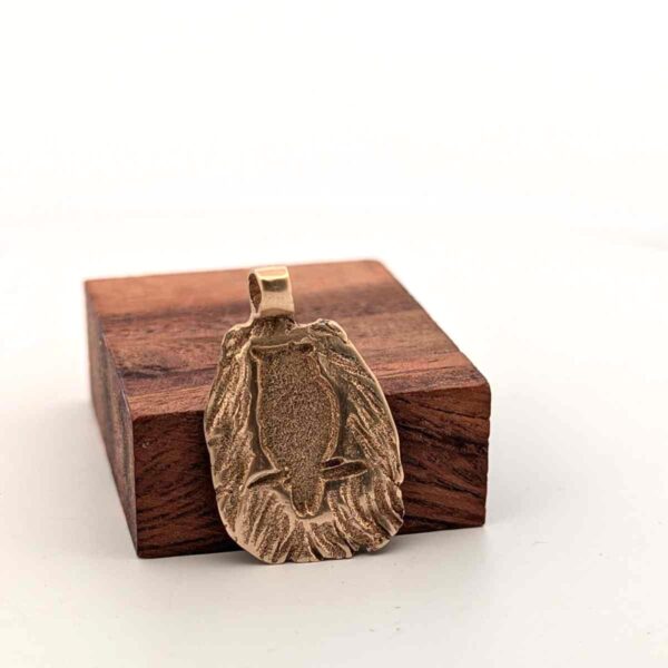 Pendentif médaillon hibou magique en bronze doré – Bijou mystique fait main bois